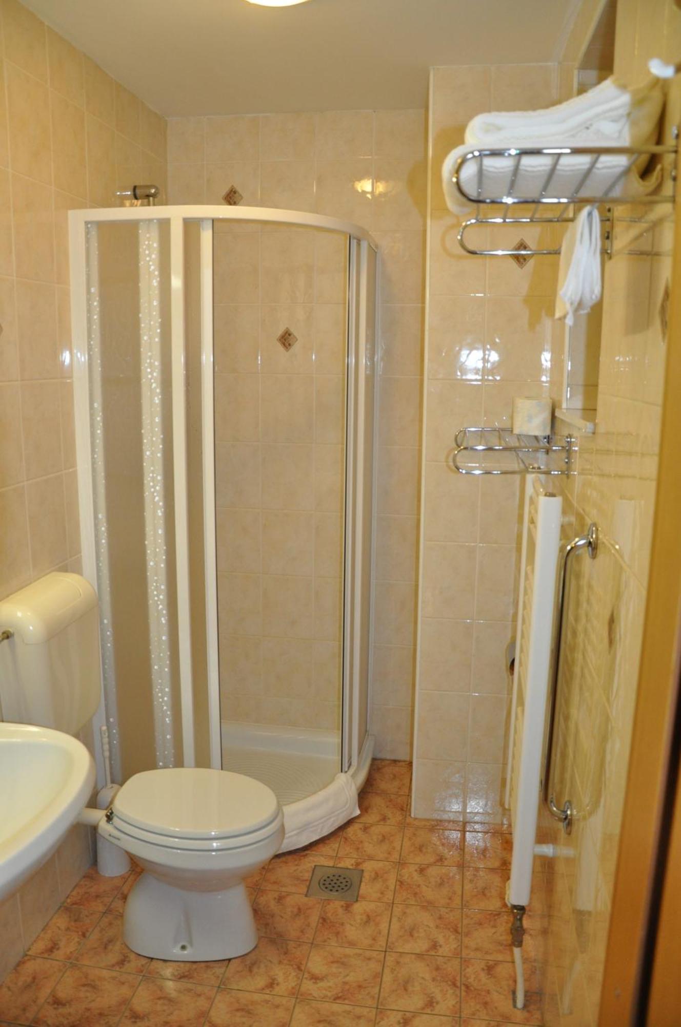 Kmecki Hram Guest house 3*