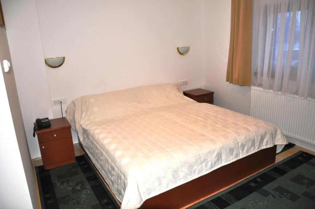Kmecki Hram Guest house Ljubljana